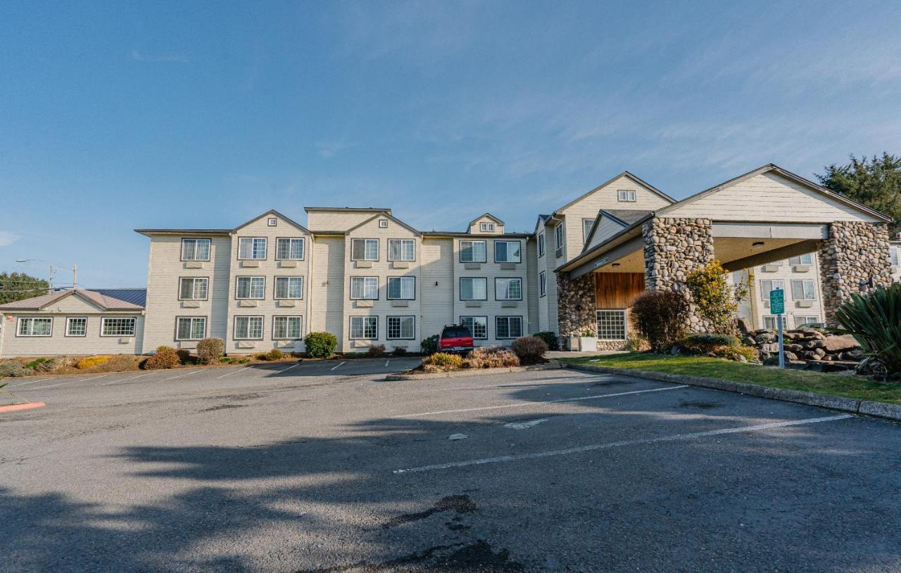 The Ashley Inn & Suites Lincoln City Exterior photo