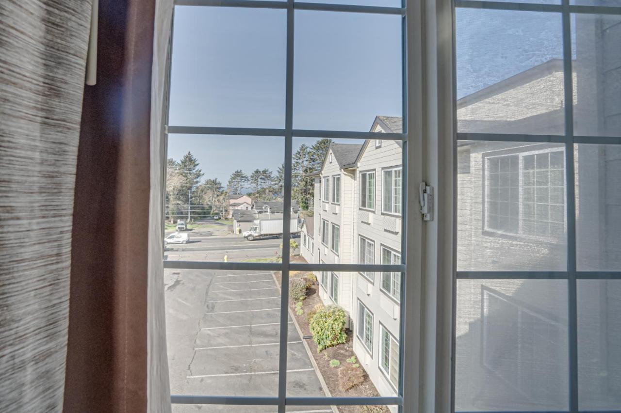 The Ashley Inn & Suites Lincoln City Exterior photo